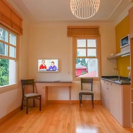 Comfortable Flat With Jacuzzi Near Hadrian's Gate Pansiyon