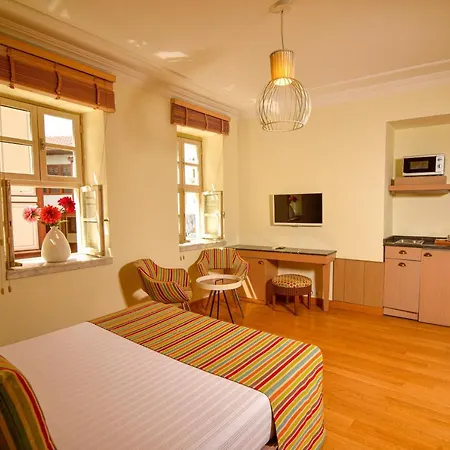 Accommodatie bij particulieren Comfortable Flat With Jacuzzi Near Hadrian's Gate