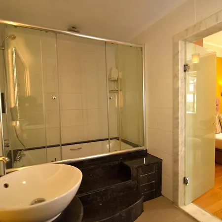 Comfortable Flat With Jacuzzi Near Hadrian's Gate