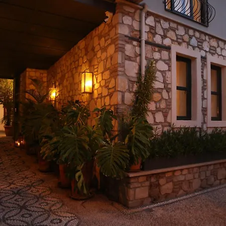 Kwatera prywatna Comfortable Flat With Jacuzzi Near Hadrian's Gate