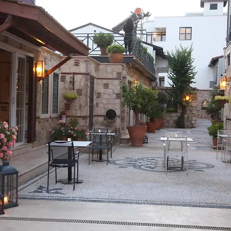 Comfortable Flat With Jacuzzi Near Hadrian's Gate Kwatera prywatna Antalya