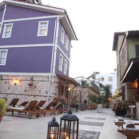 Kwatera prywatna Comfortable Flat With Jacuzzi Near Hadrian's Gate *